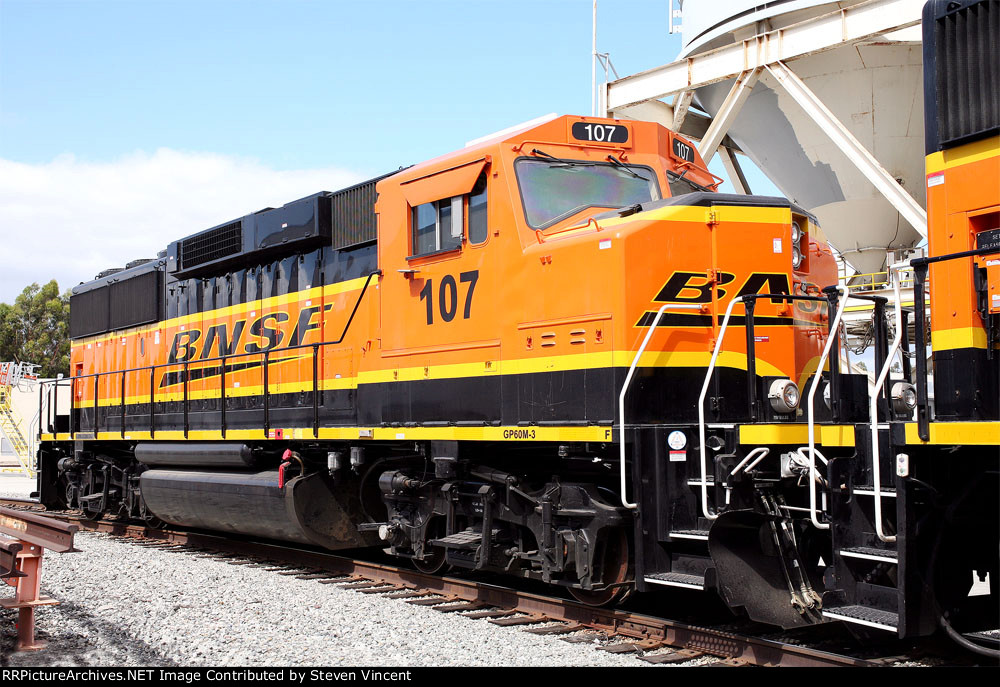 BNSF GP60M #107